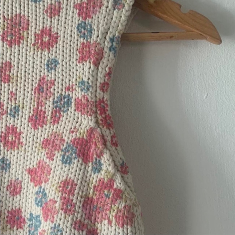 Zara Sweater Vest Floral Knit Crochet Flower - Picture 3 of 5